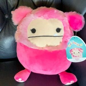 Squishmallows Hailey 8” Bigfoot Pink and Cream Stuffed Animal NWT